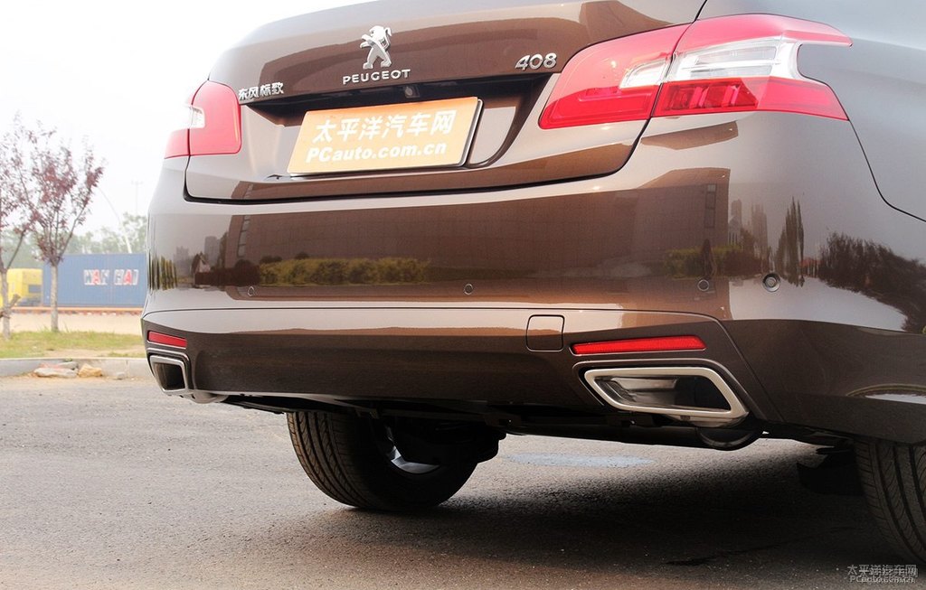 松木棕標致408車尾外觀圖片