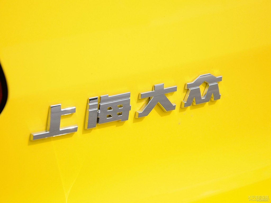 星耀黃大眾Polo車尾外觀圖片
