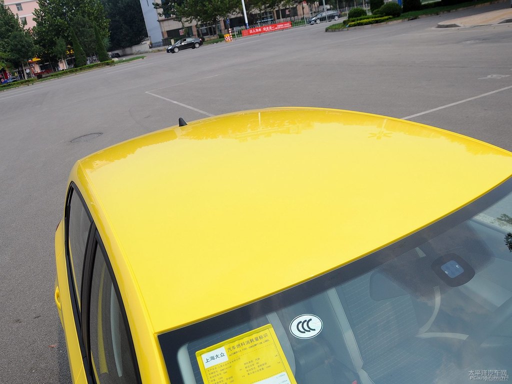 星耀黃大眾Polo車身外觀圖片