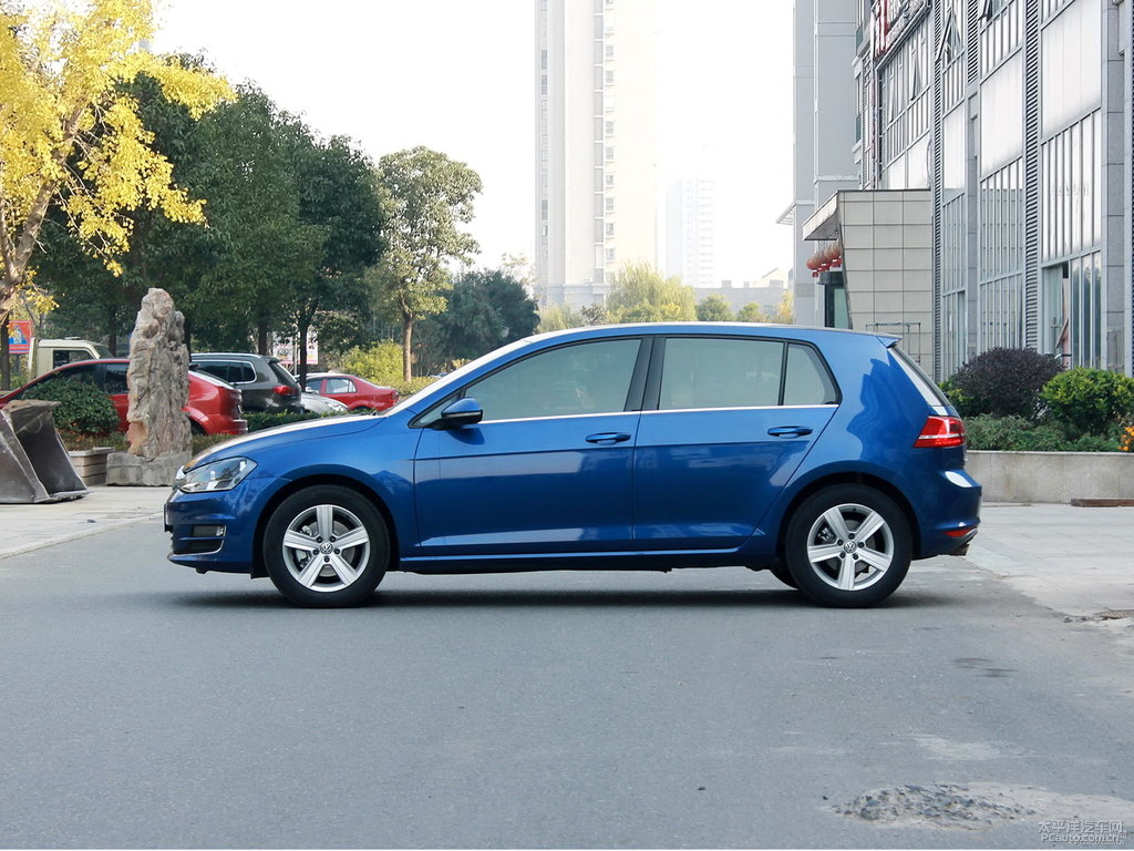 珊瑚藍(lán)高爾夫整車外觀外觀圖片