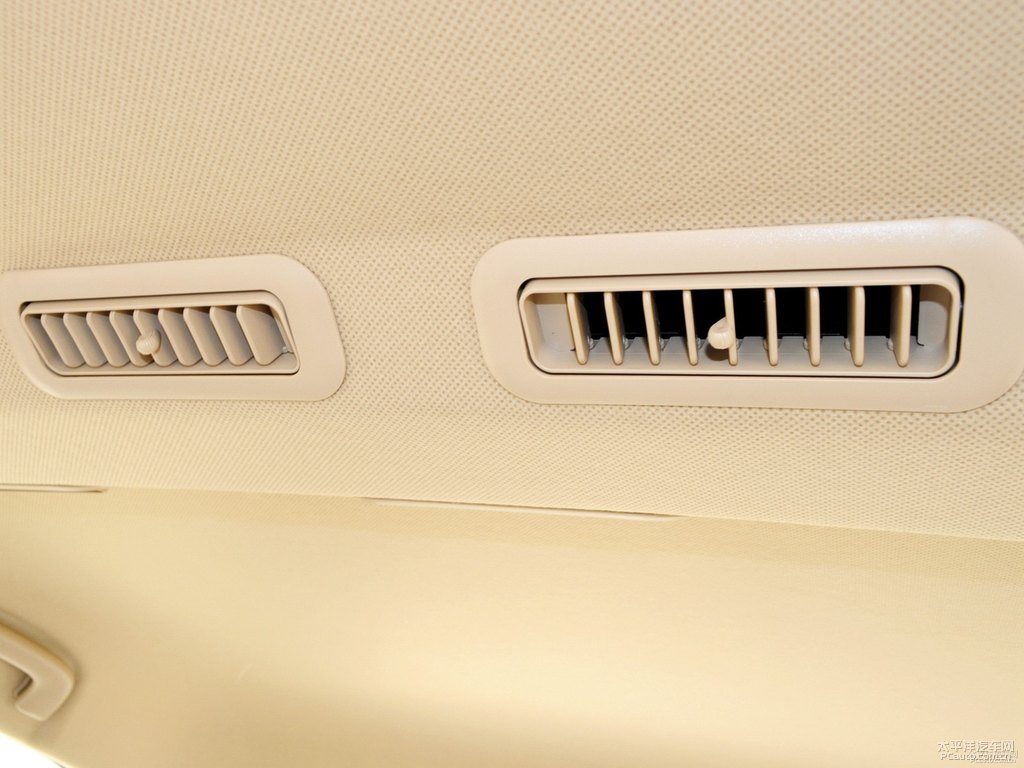 星夜黑寶駿730車廂內(nèi)飾圖片