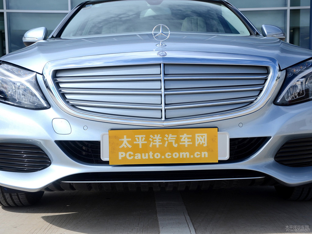 鉆石銀奔馳C級(jí)車頭外觀圖片
