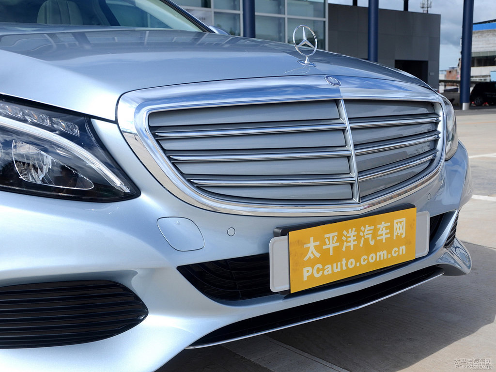 鉆石銀奔馳C級(jí)車(chē)頭外觀圖片