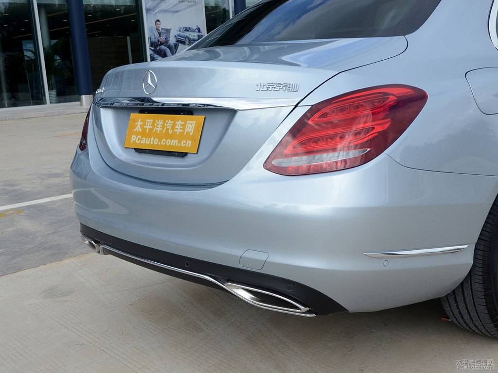 鉆石銀奔馳C級(jí)車(chē)尾外觀圖片