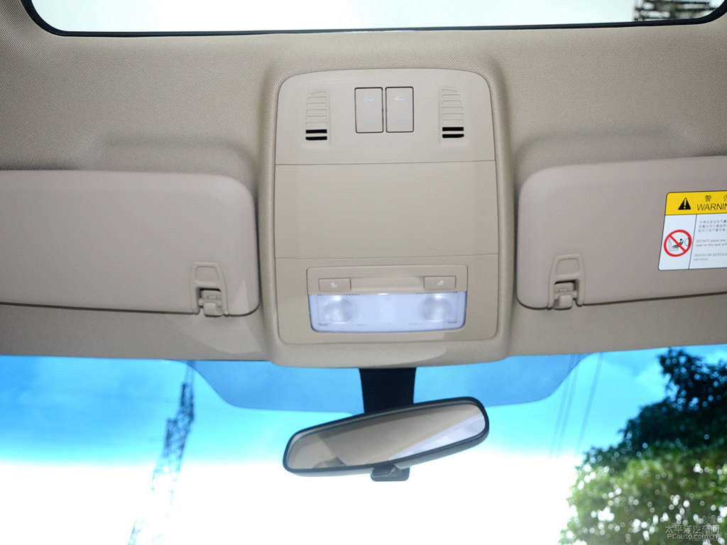 鈦金灰英朗車廂內(nèi)飾圖片