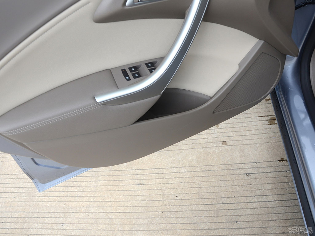 鈦金灰英朗車廂內(nèi)飾圖片