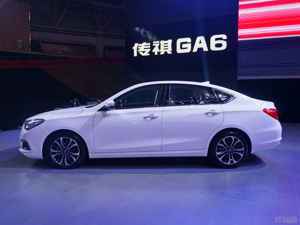 象牙白傳祺GA6整車外觀外觀圖片