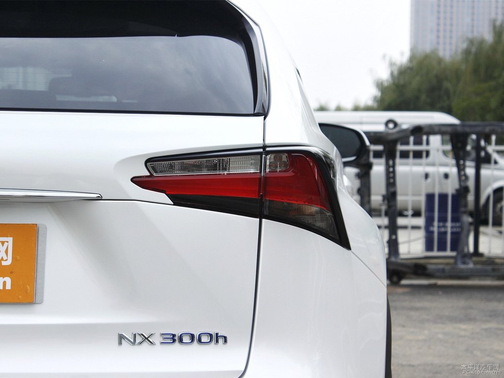超音速石英白雷克薩斯NX車尾外觀圖片