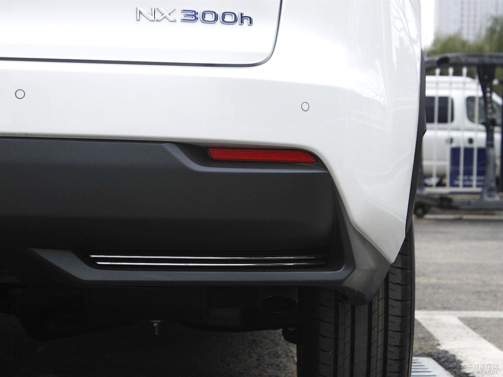 超音速石英白雷克薩斯NX車尾外觀圖片