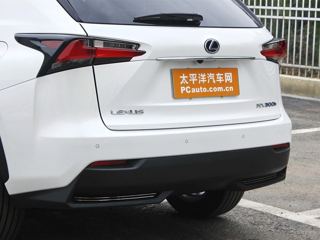 超音速石英白雷克薩斯NX車尾外觀圖片