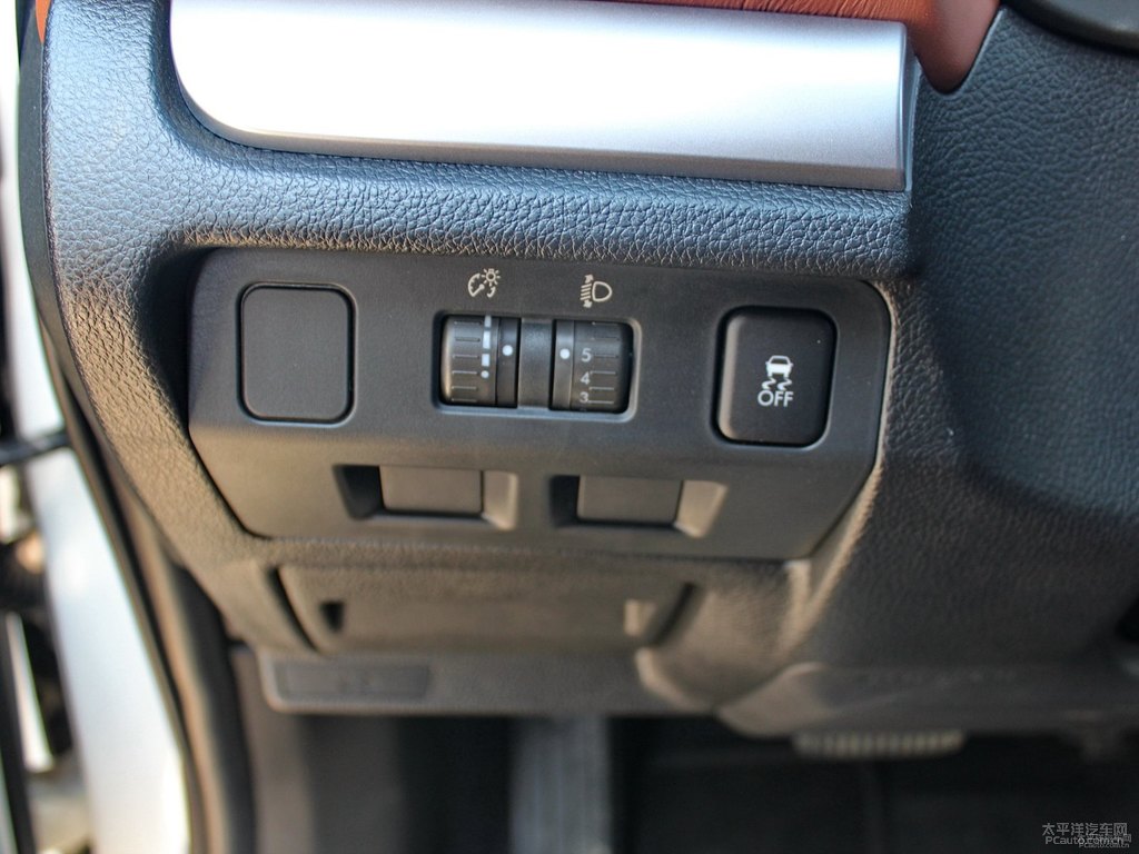 珍珠綢緞白森林人車廂內(nèi)飾圖片