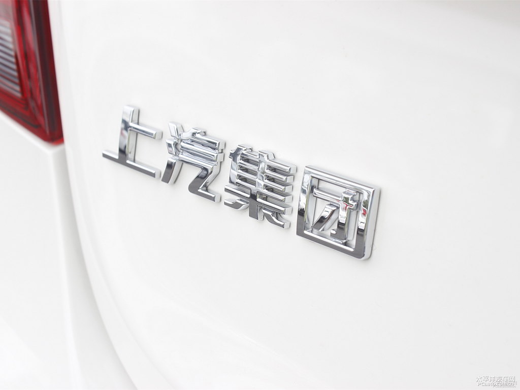 圣峰白MG6車尾外觀圖片
