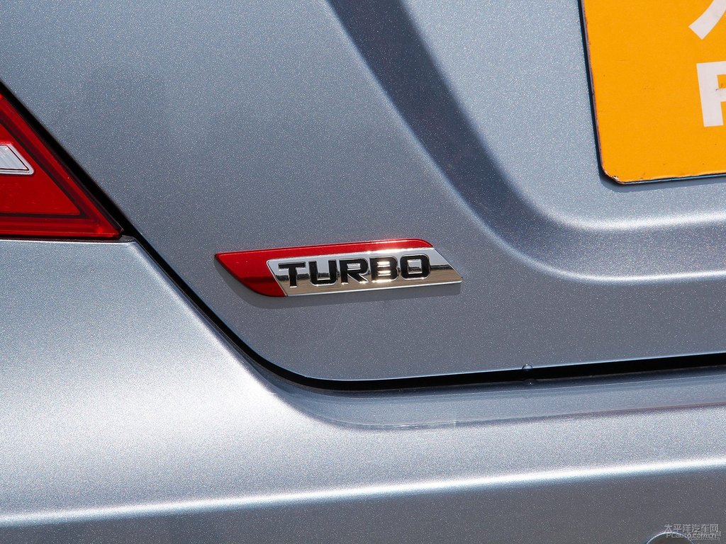 海洋藍新帝豪車尾外觀圖片