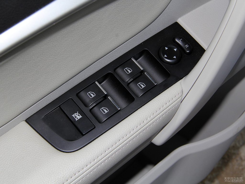 海洋藍(lán)新帝豪車廂內(nèi)飾圖片