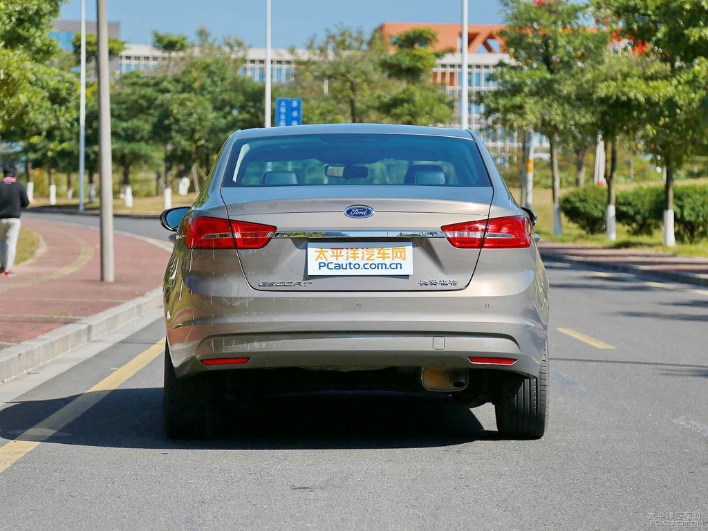 磁力灰福睿斯整車外觀外觀圖片