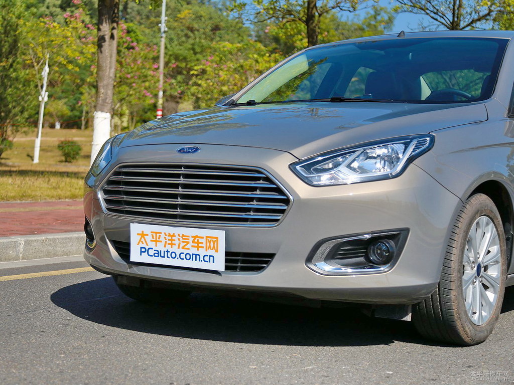磁力灰福睿斯車頭外觀圖片