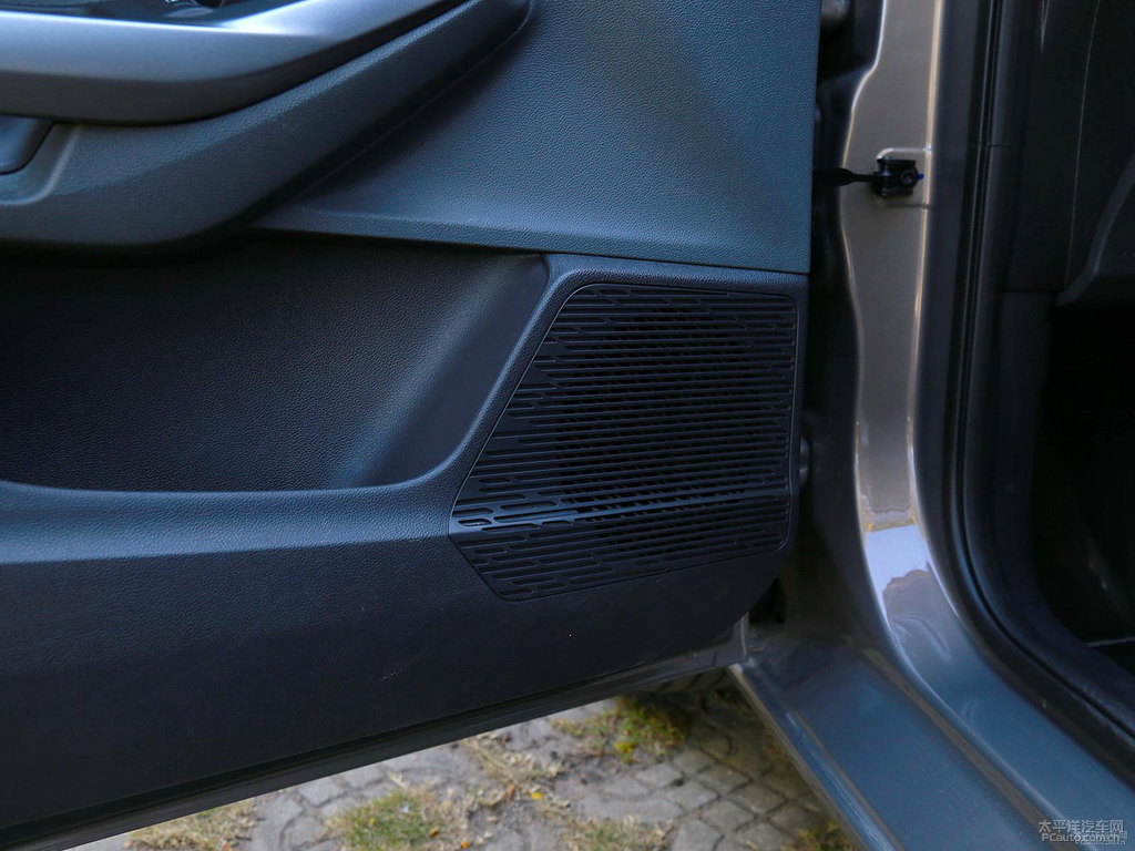 磁力灰福睿斯車廂內(nèi)飾圖片