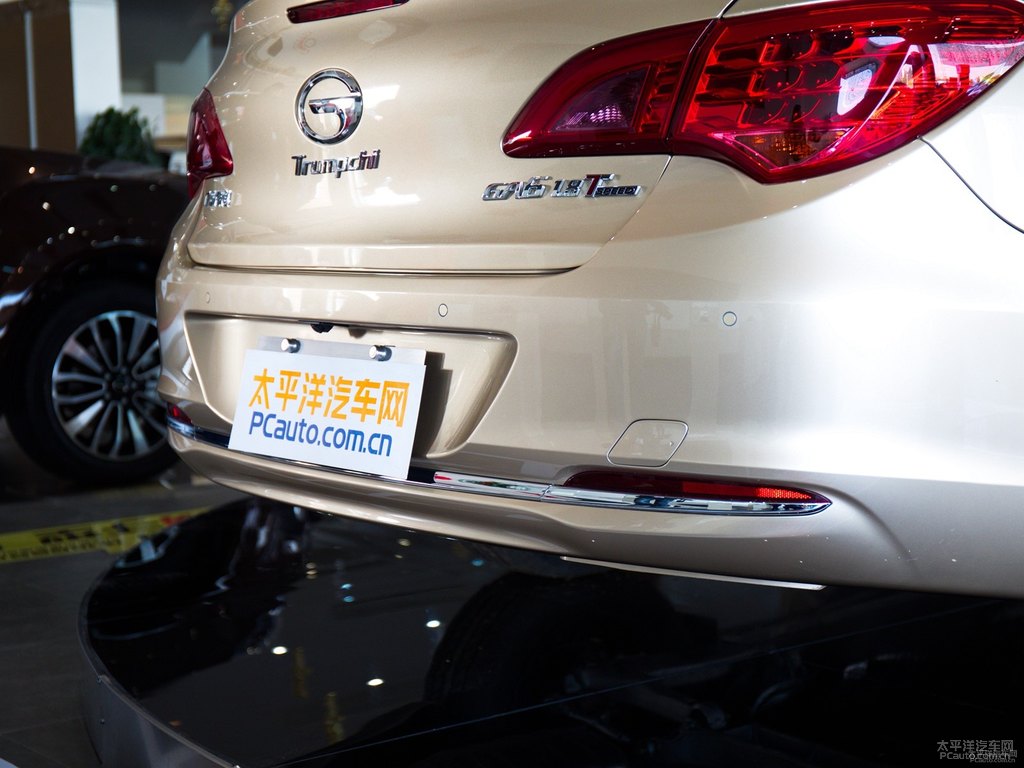 香檳金傳祺GA6車尾外觀圖片