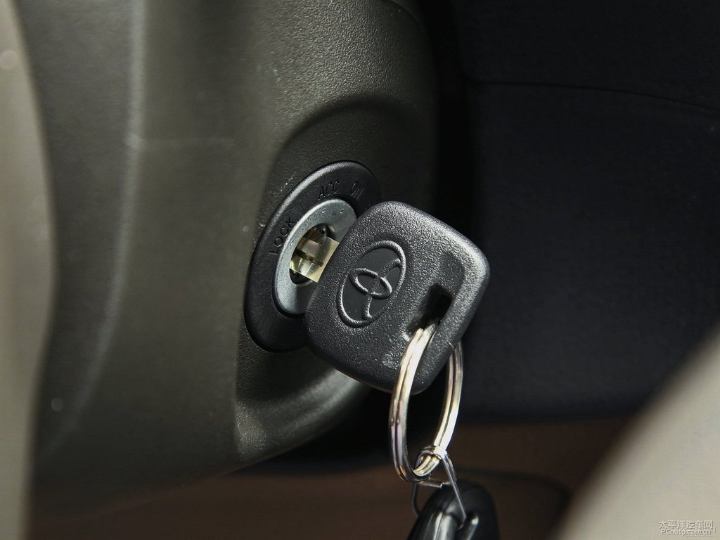 炫晶黑YARiS L 致炫中控內(nèi)飾圖片