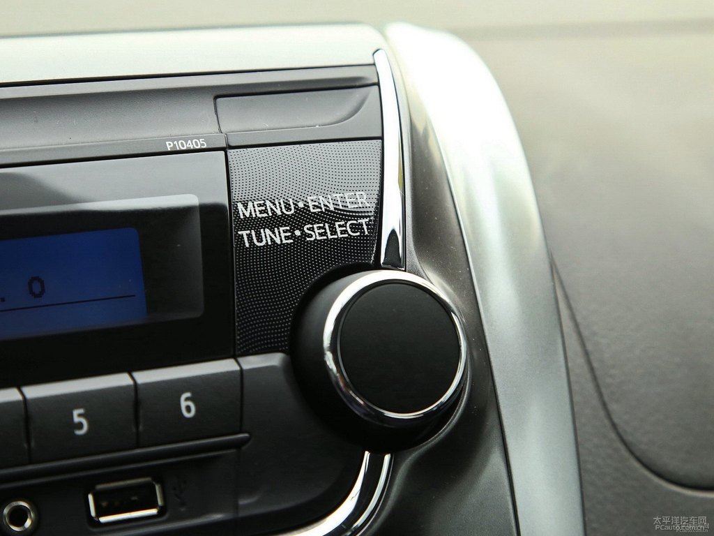 炫晶黑YARiS L 致炫中控內(nèi)飾圖片