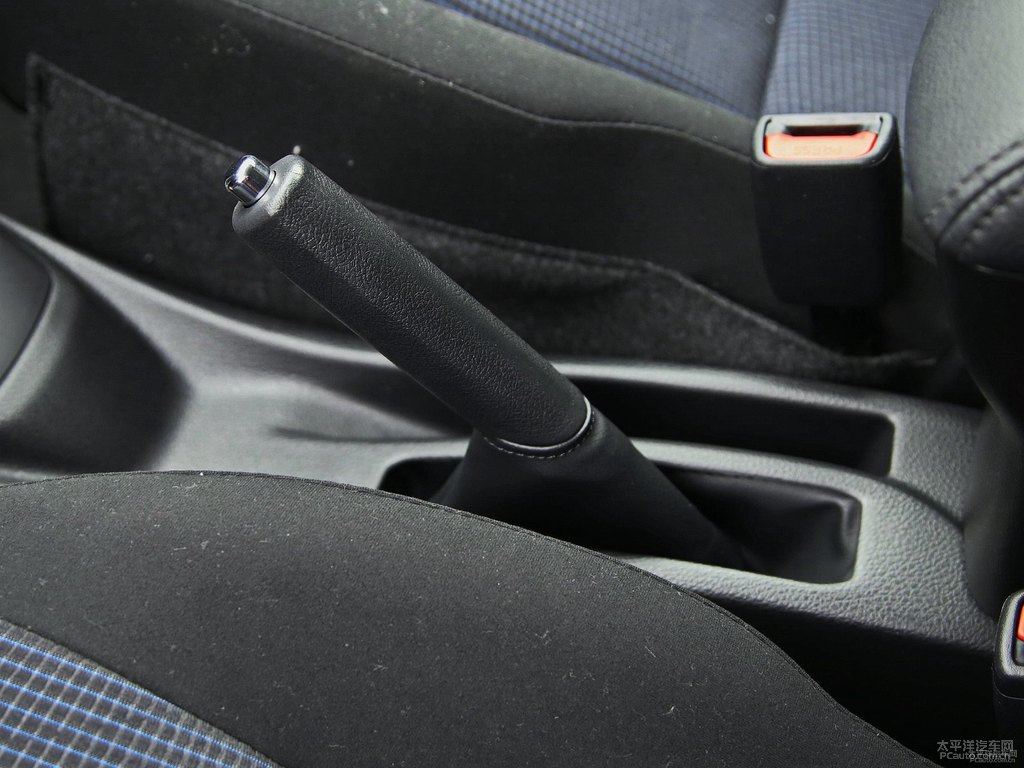 炫晶黑YARiS L 致炫中控內(nèi)飾圖片
