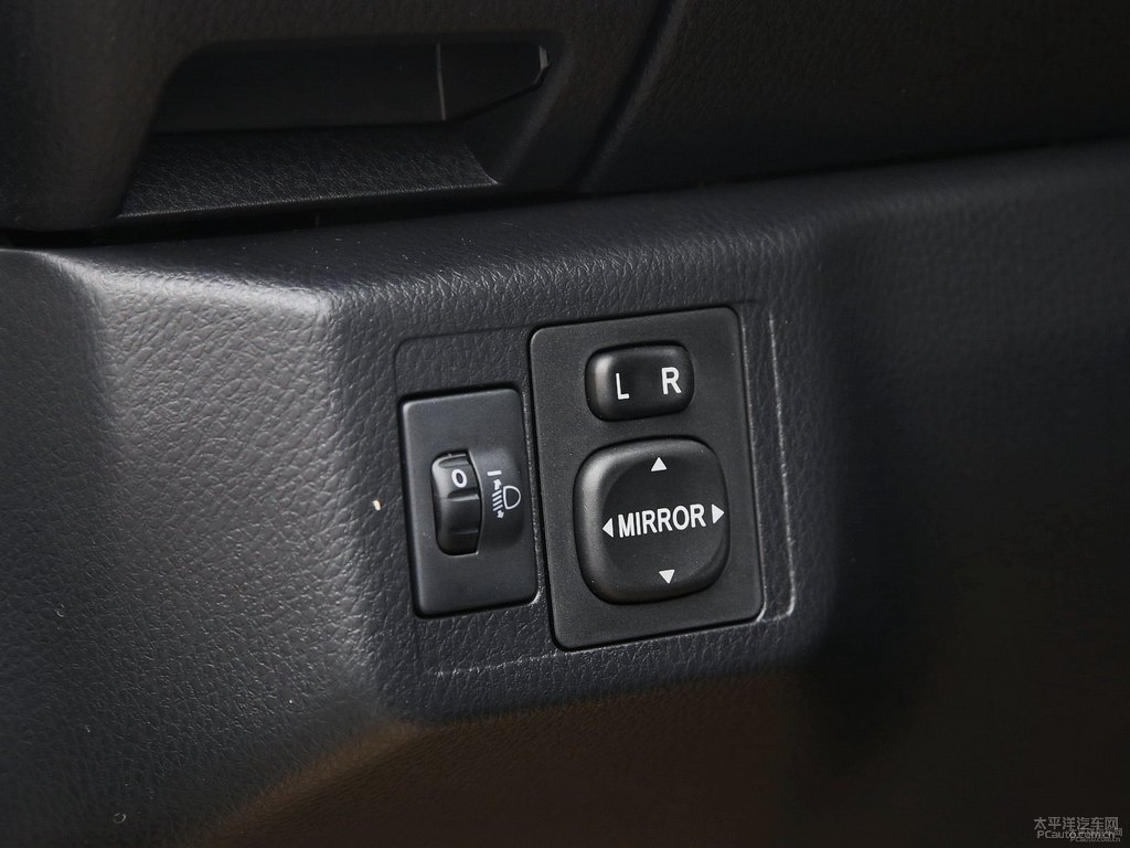 炫晶黑YARiS L 致炫中控內(nèi)飾圖片