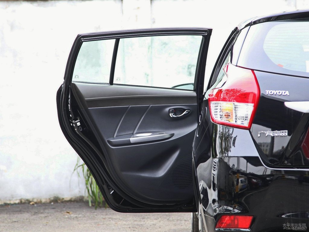 炫晶黑YARiS L 致炫車廂內(nèi)飾圖片