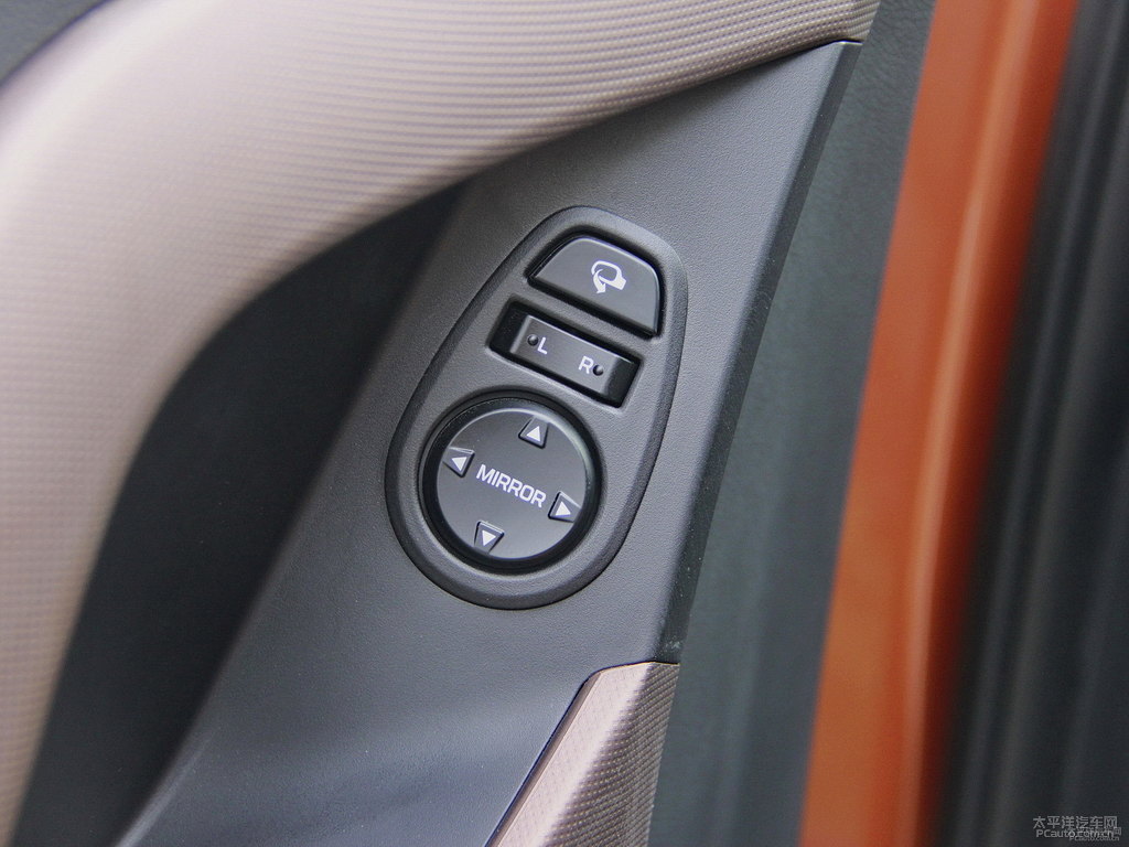 活力橙北京現(xiàn)代ix25車廂內(nèi)飾圖片