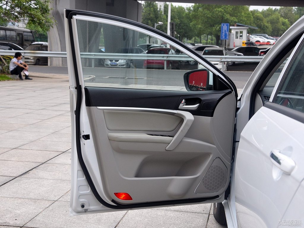 冰晶白新帝豪車廂內(nèi)飾圖片