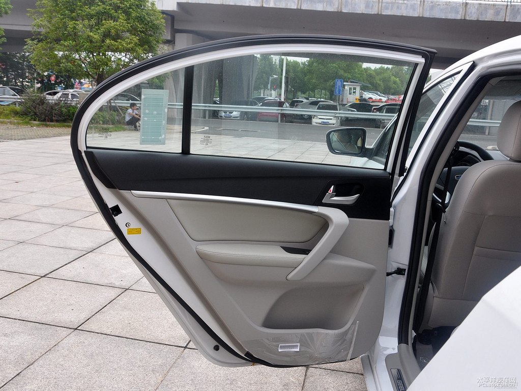 冰晶白新帝豪車廂內(nèi)飾圖片