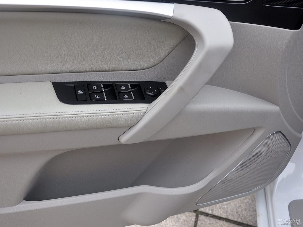 冰晶白新帝豪車廂內(nèi)飾圖片