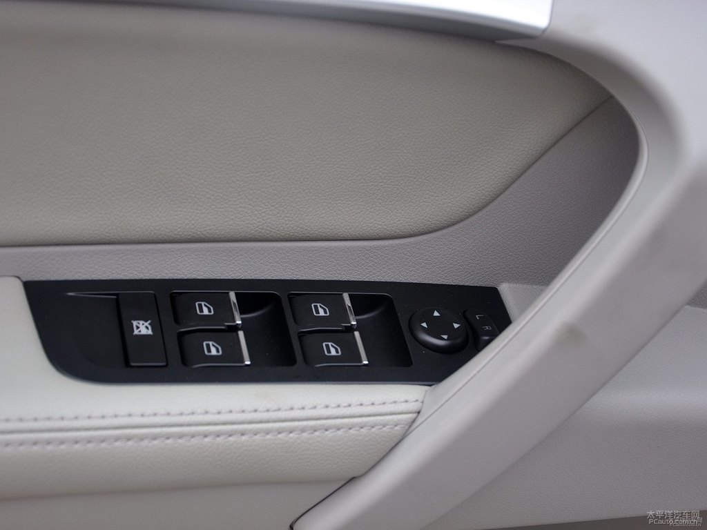 冰晶白新帝豪車廂內(nèi)飾圖片