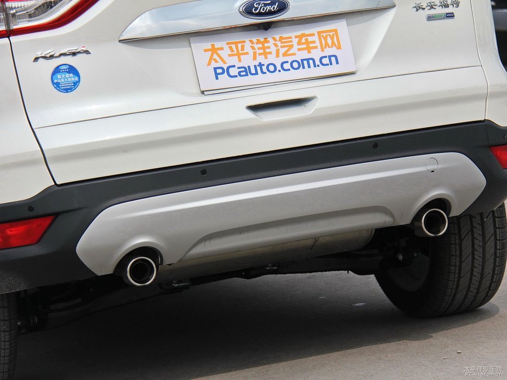 典雅白翼虎車尾外觀圖片