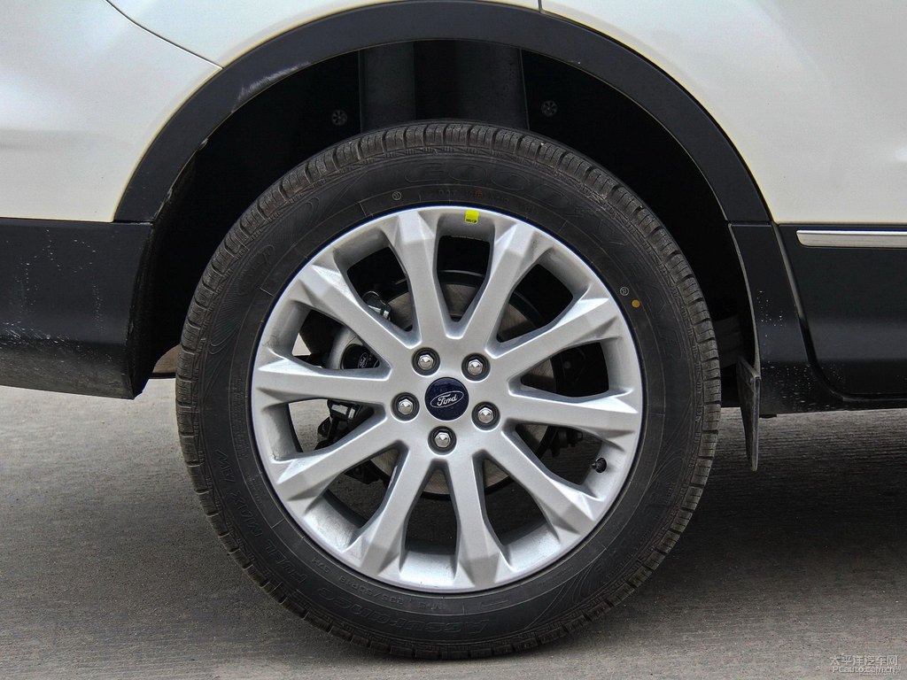 典雅白翼虎車身外觀圖片