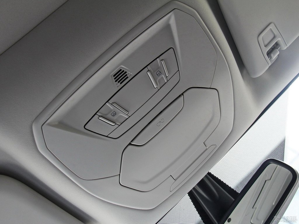 典雅白翼虎車廂內飾圖片