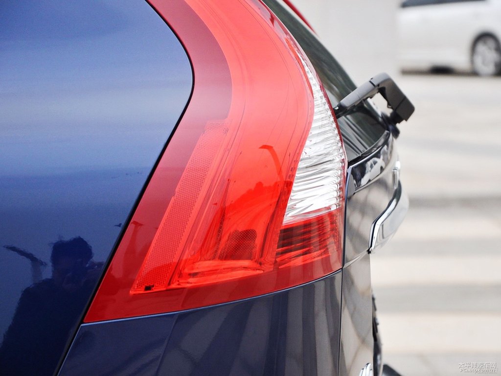 海洋藍(lán)沃爾沃XC60車尾外觀圖片