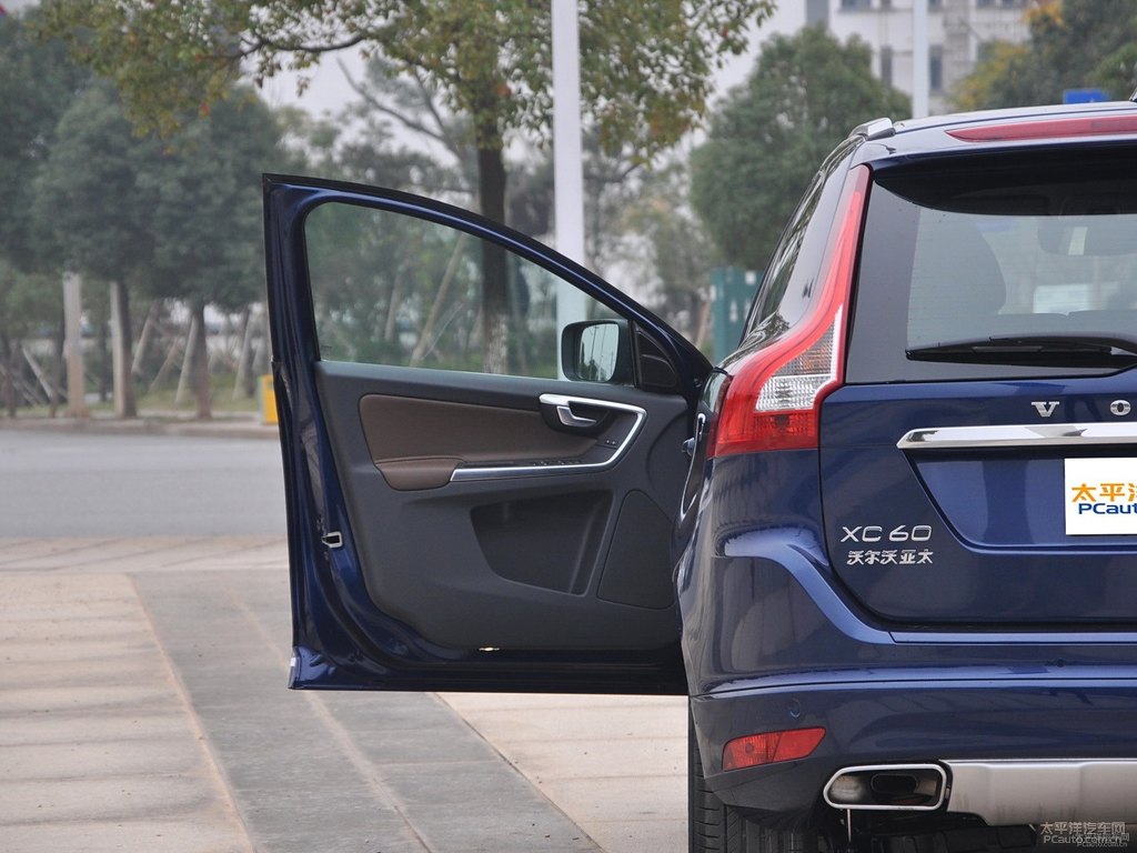 海洋藍(lán)沃爾沃XC60車廂內(nèi)飾圖片