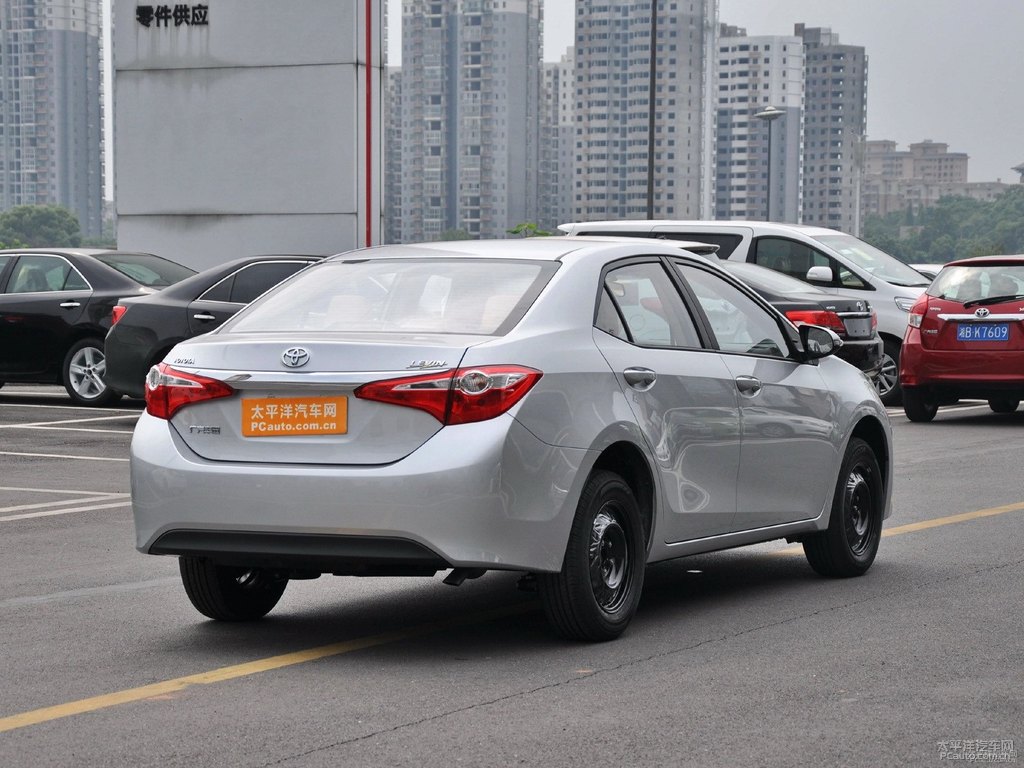 水晶銀雷凌整車外觀外觀圖片
