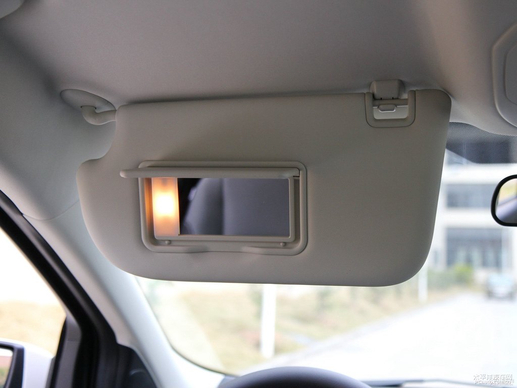 典雅白翼虎車廂內(nèi)飾圖片