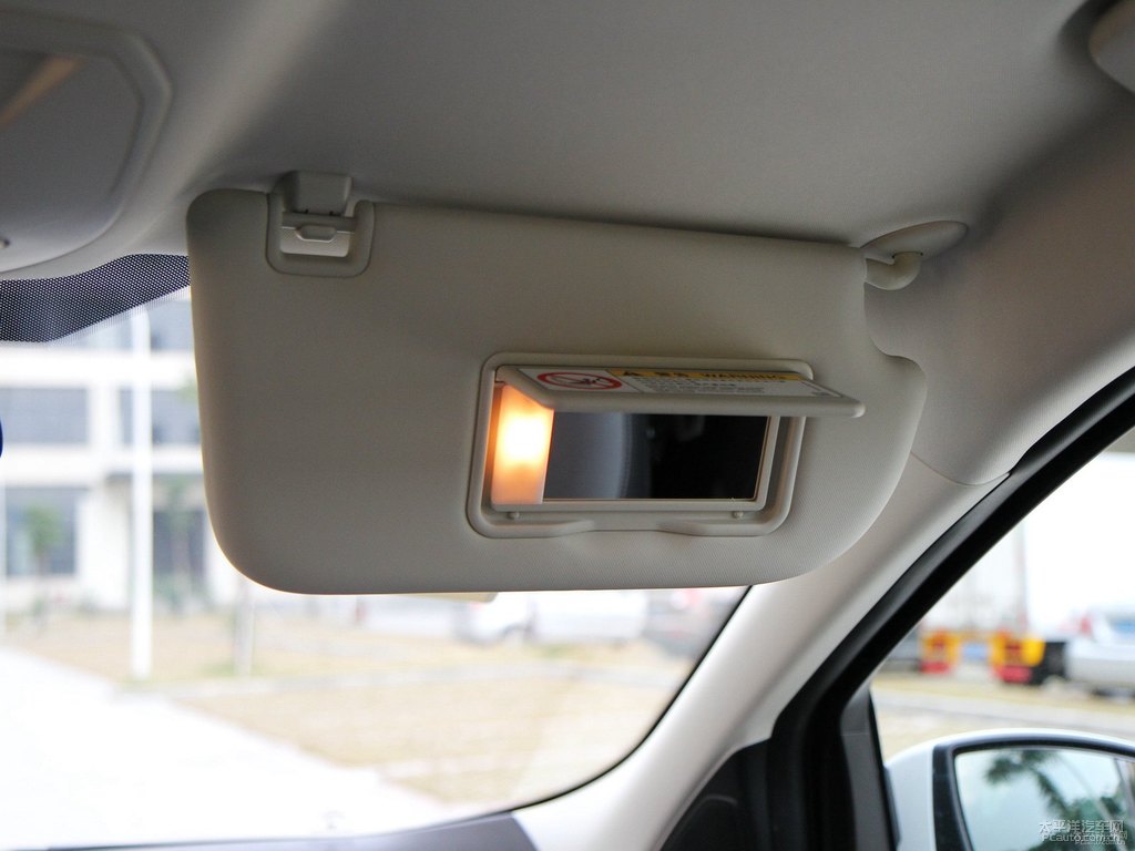 典雅白翼虎車廂內(nèi)飾圖片