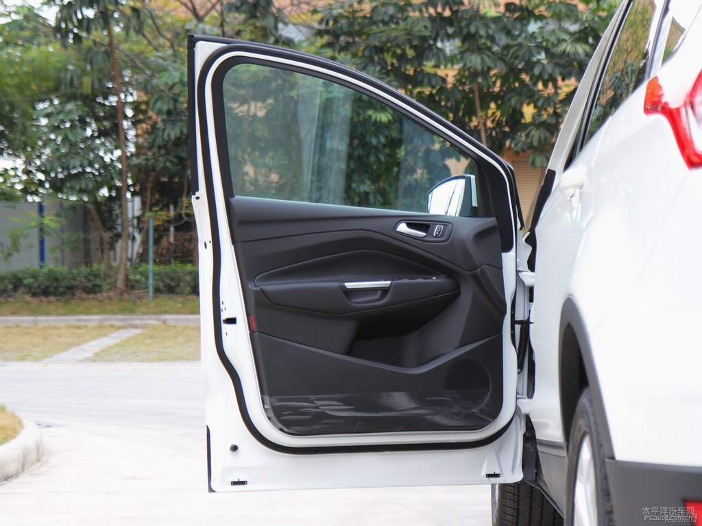 典雅白翼虎車廂內(nèi)飾圖片