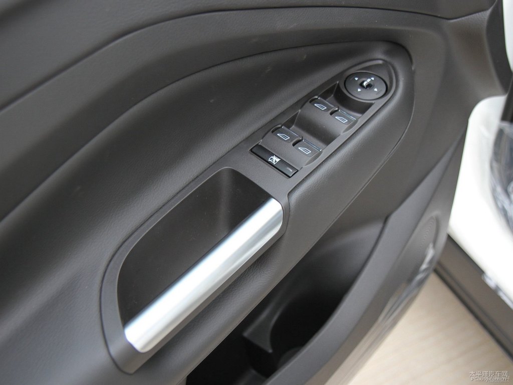 典雅白翼虎車廂內(nèi)飾圖片
