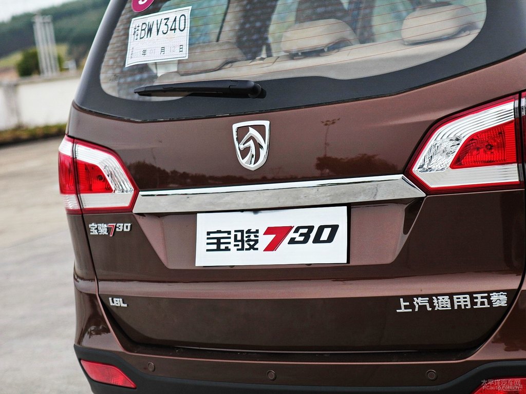 大地棕寶駿730車尾外觀圖片