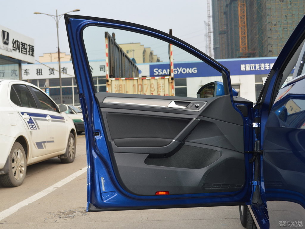 珊瑚藍高爾夫車廂內(nèi)飾圖片