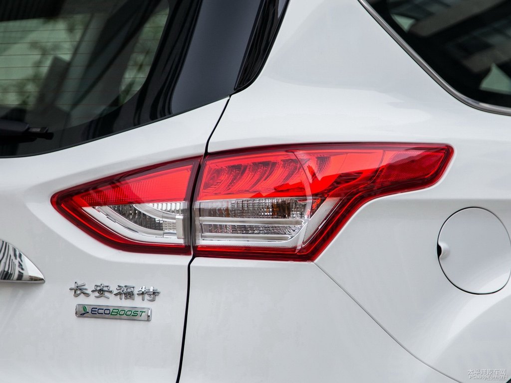 典雅白翼虎車尾外觀圖片