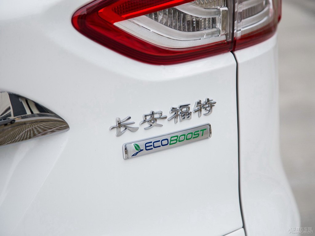 典雅白翼虎車尾外觀圖片