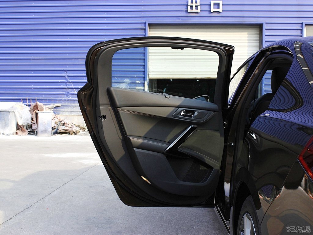 松木棕標(biāo)致508車廂內(nèi)飾圖片