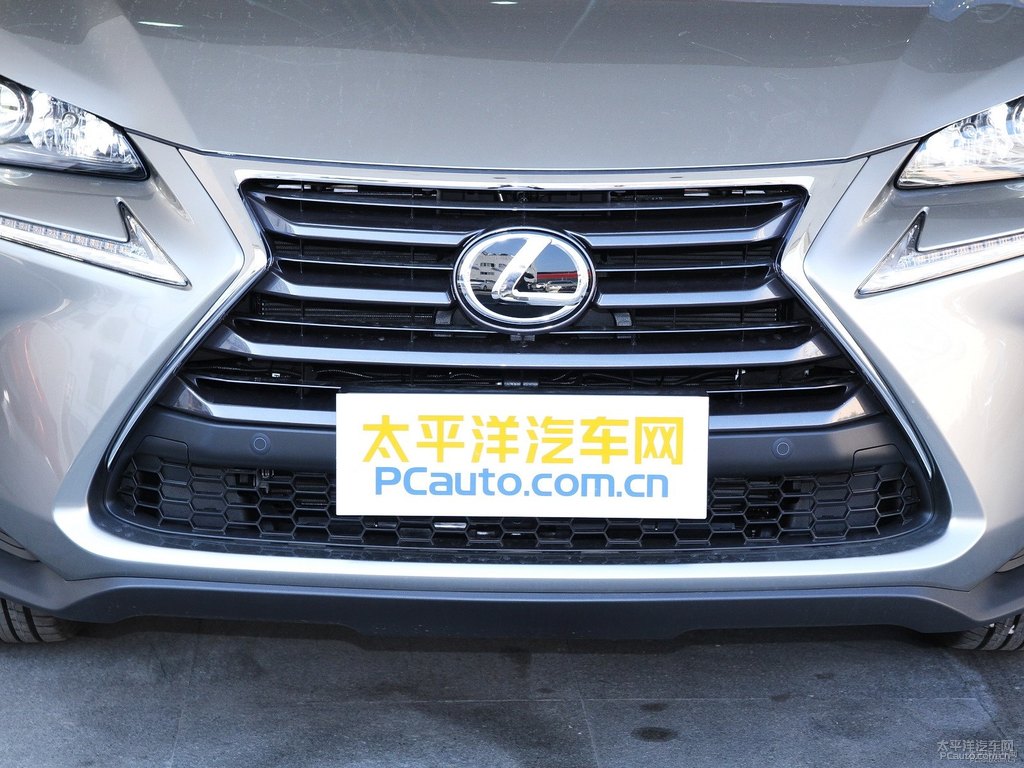 超音速鈦銀雷克薩斯NX車頭外觀圖片