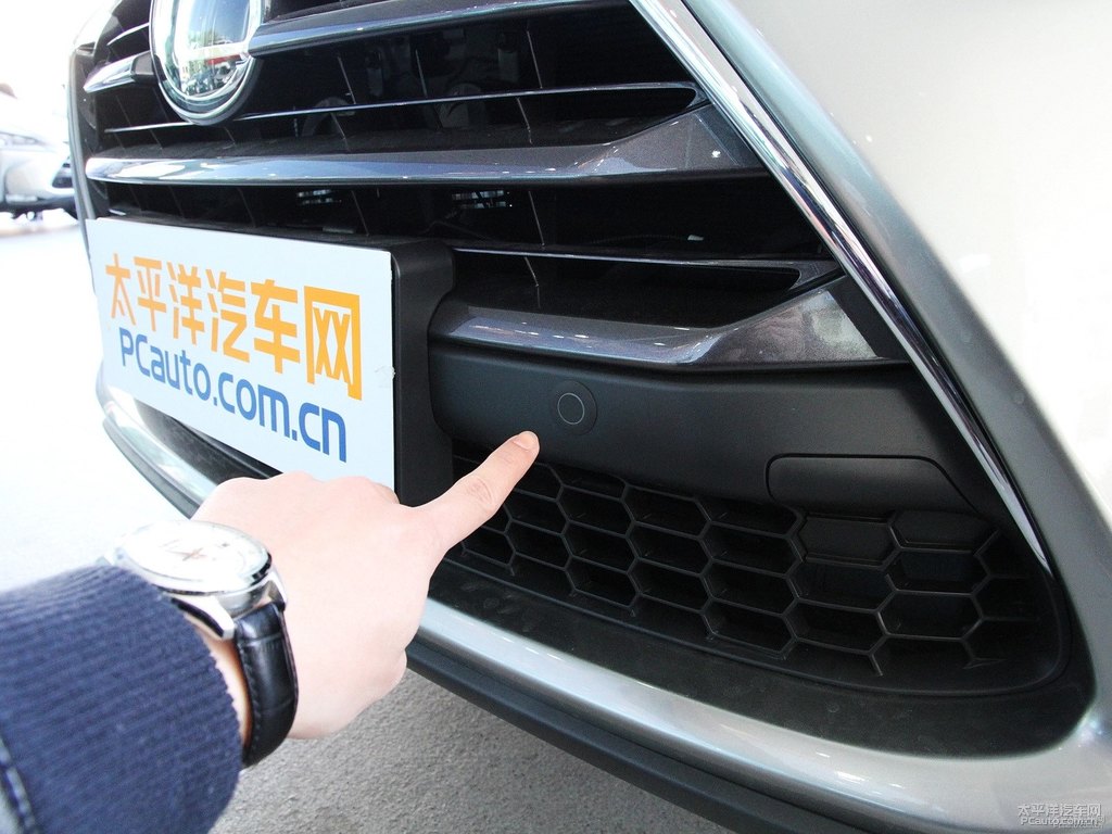 超音速鈦銀雷克薩斯NX車頭外觀圖片