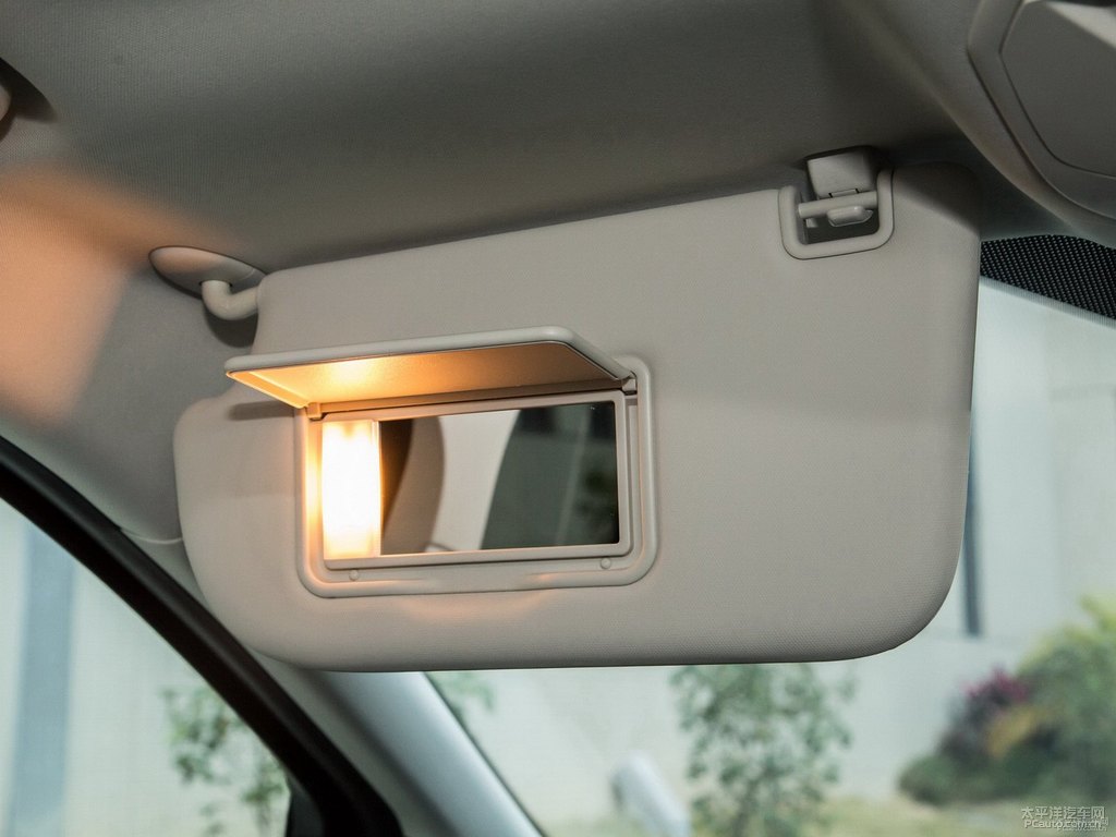 琥珀金翼虎車廂內(nèi)飾圖片
